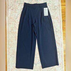 Lululemon Daydrift navy high-rise trouser M/Short